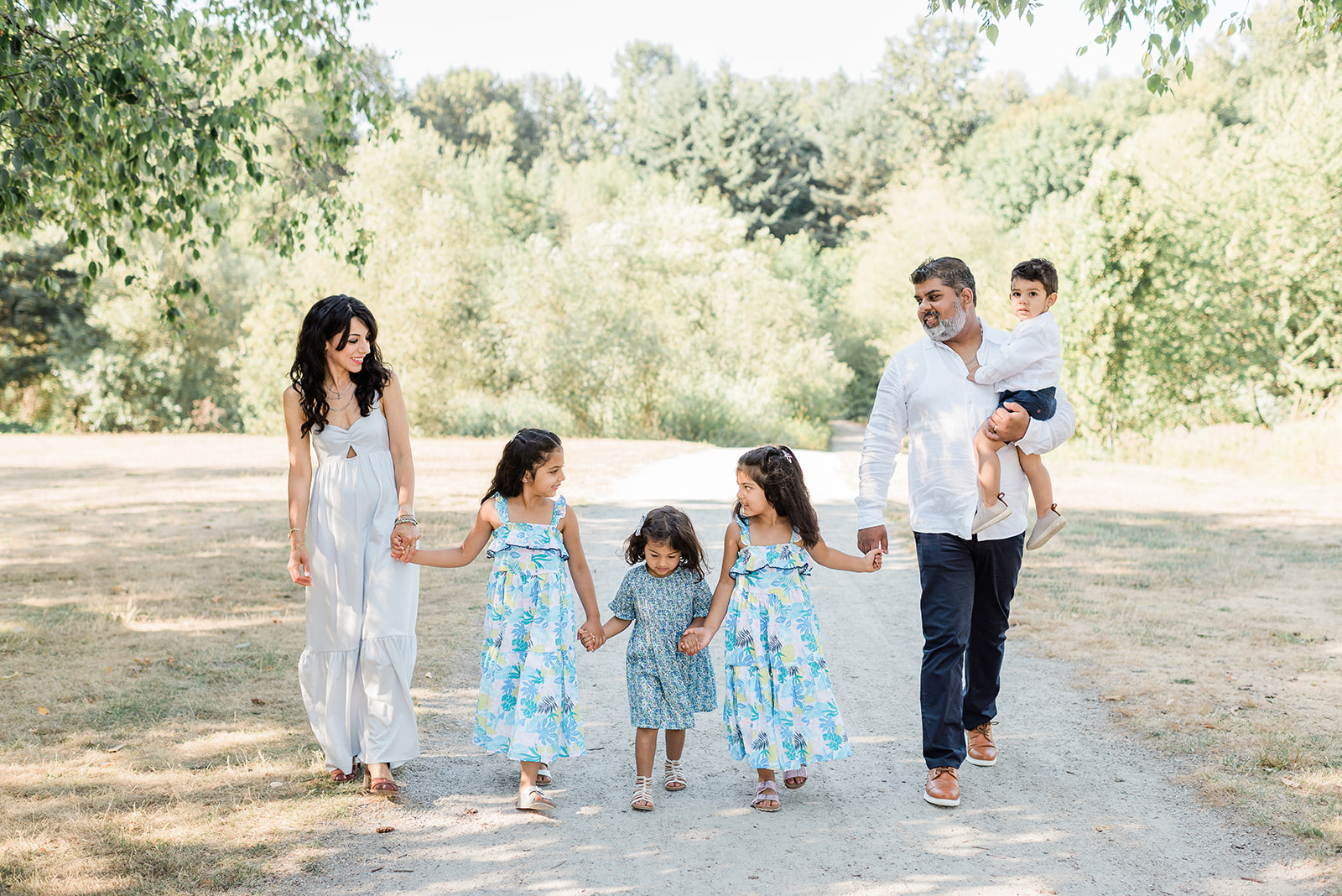 outdoor family photoshoot in vancouver