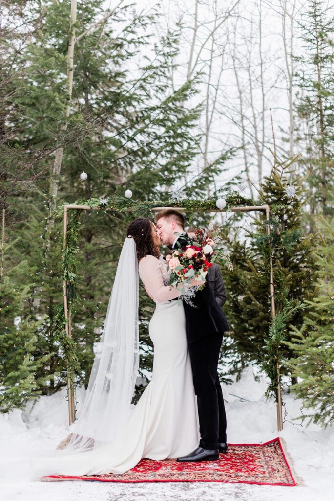 vancouver intimate wedding ceremony in the snow